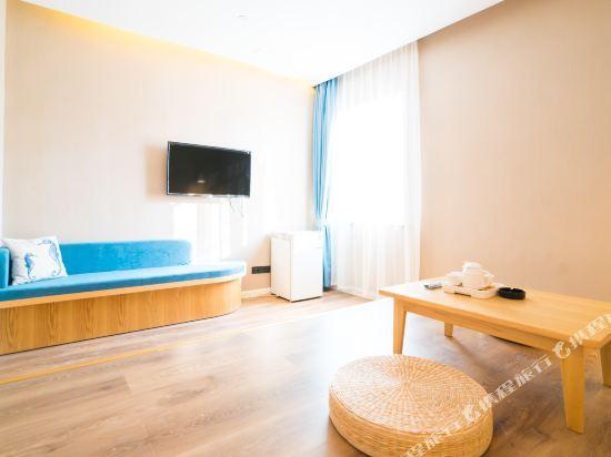 Вэйхай: Yinzuo Wendu Hotel (Weihai Wendeng Kunyu Road Baida Plaza)