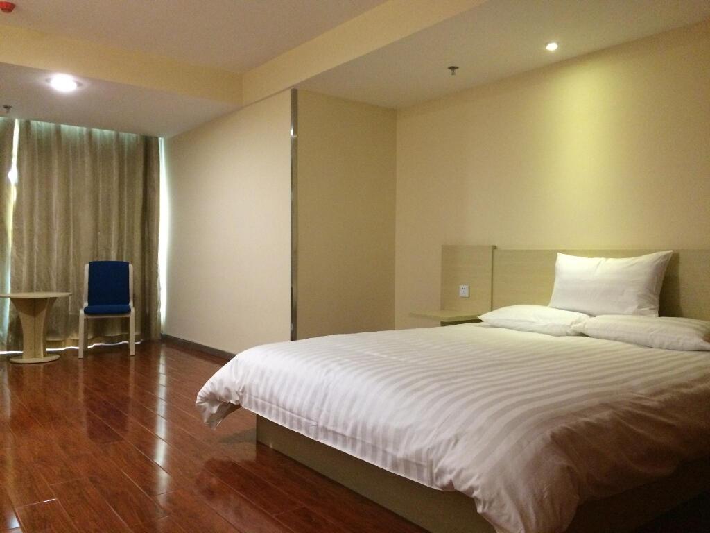 Синин: Hanting Hotel Xining Railway Station Wangfujing