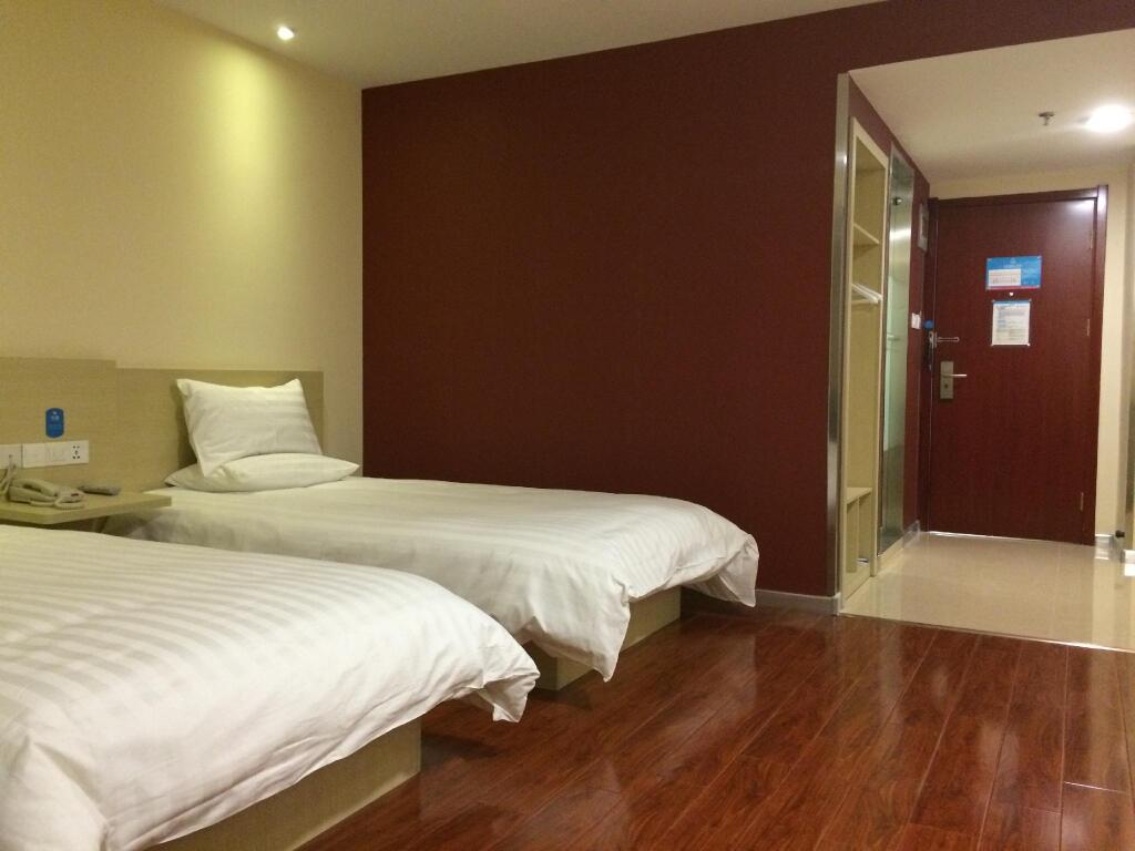 Синин: Hanting Hotel Xining Railway Station Wangfujing