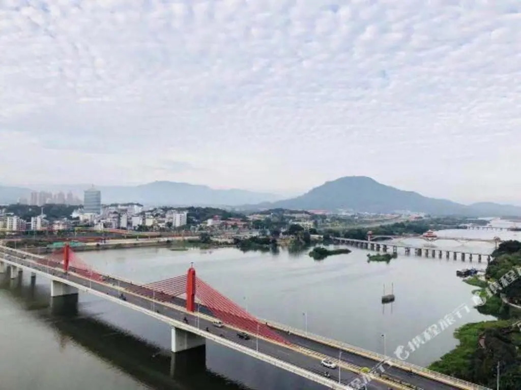 Жангжоу: Zhangzhou Luanfeng Business Hotel
