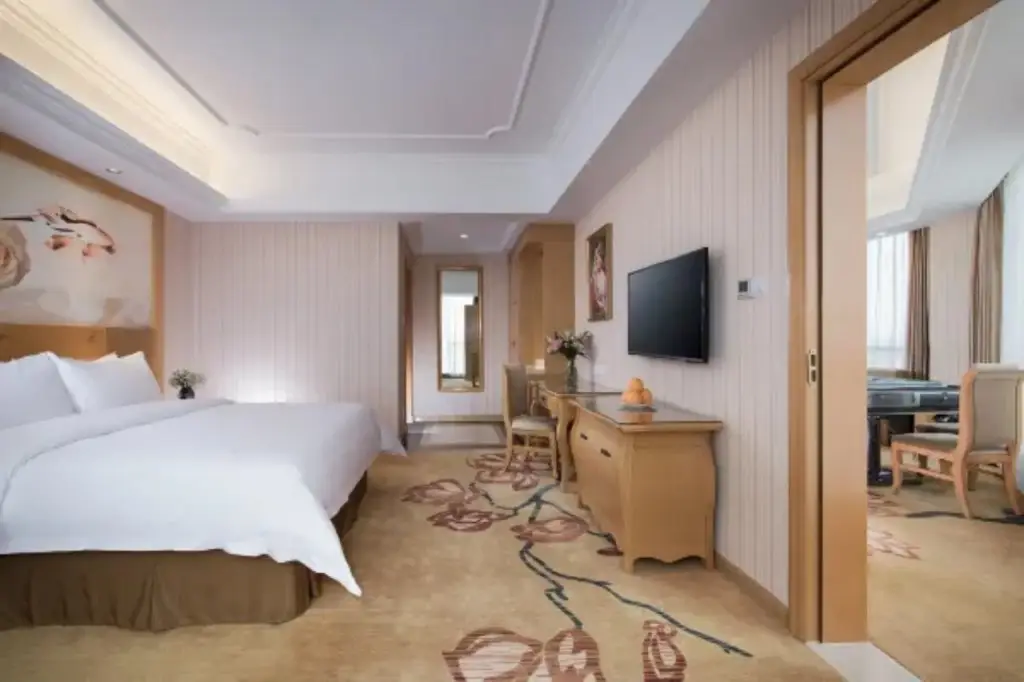 Ухань: Vienna Hotel