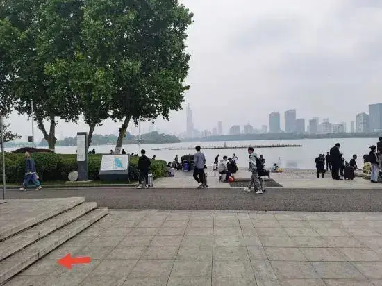 Нанкин: Holiday Inn Huanhu (Nanjing Railway Station Xuanwuhu Branch)