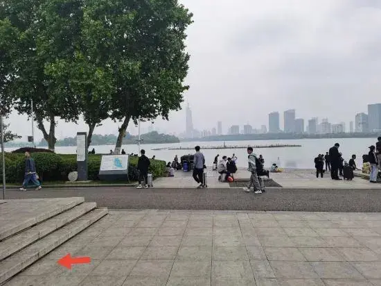 Нанкин: Holiday Inn Huanhu (Nanjing Railway Station Xuanwuhu Branch)