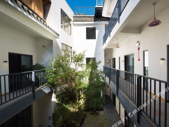 Чэнду: Xiangzhu Lilu Homestay (Jiezi Ancient Town Shop)