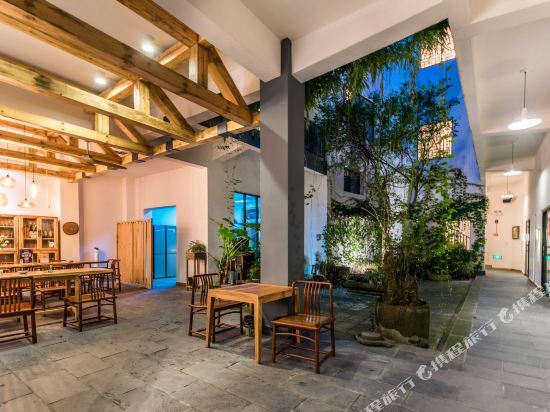 Чэнду: Xiangzhu Lilu Homestay (Jiezi Ancient Town Shop)