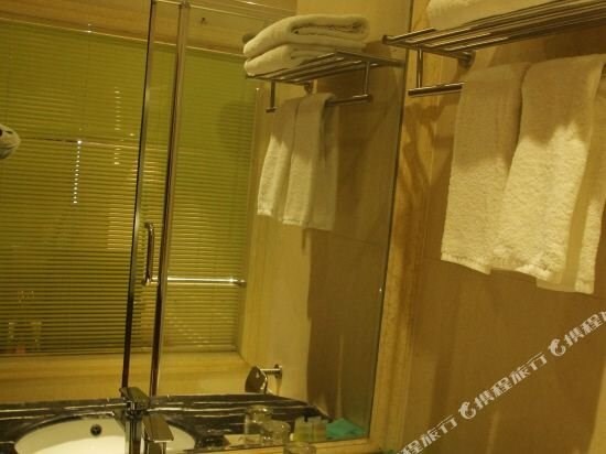Jinfeinidi International Hotel Maoming — фото 1