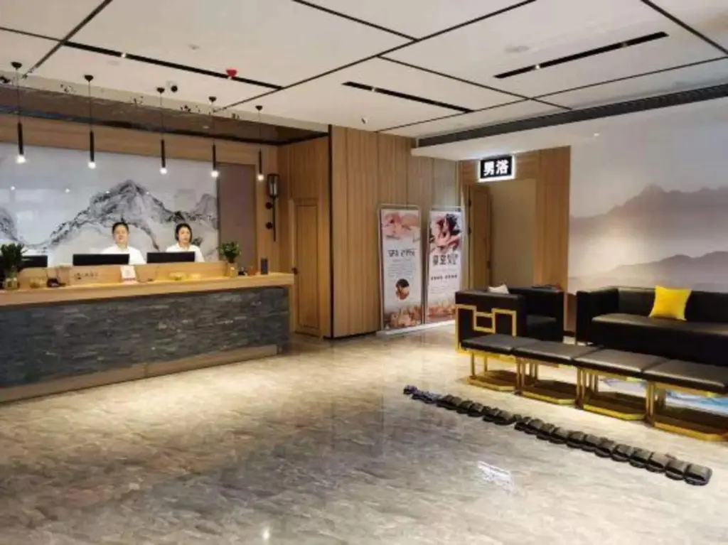 Лункоу: Huifeng Hotel