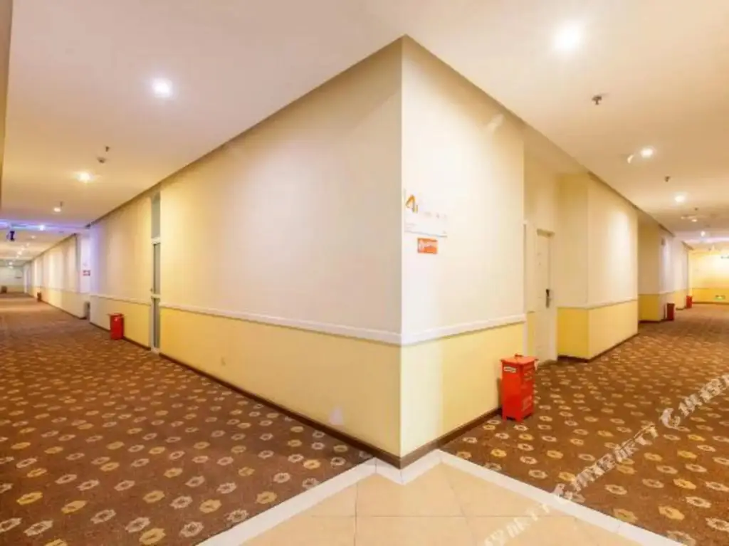 Ухань: Home Inn (Wuhan Guanggu Avenue Media and Communications College)
