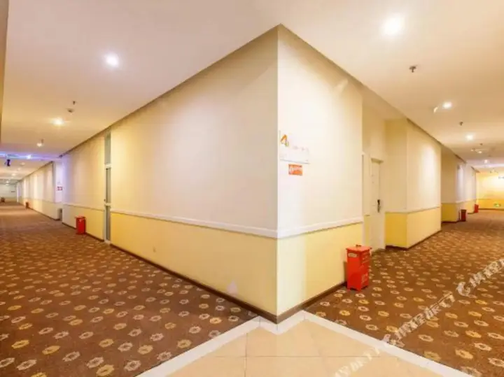 Ухань: Home Inn (Wuhan Guanggu Avenue Media and Communications College)