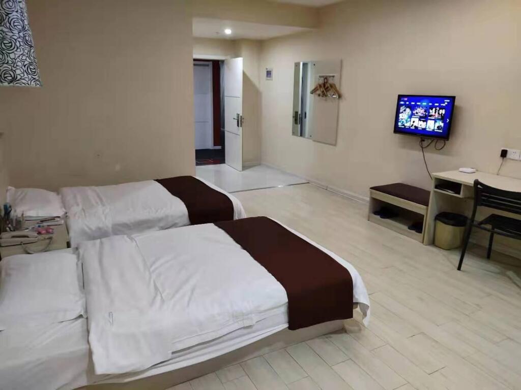 Тайчжоу: Thank Inn Plus Hotel Taixing Huangqiao Bus station