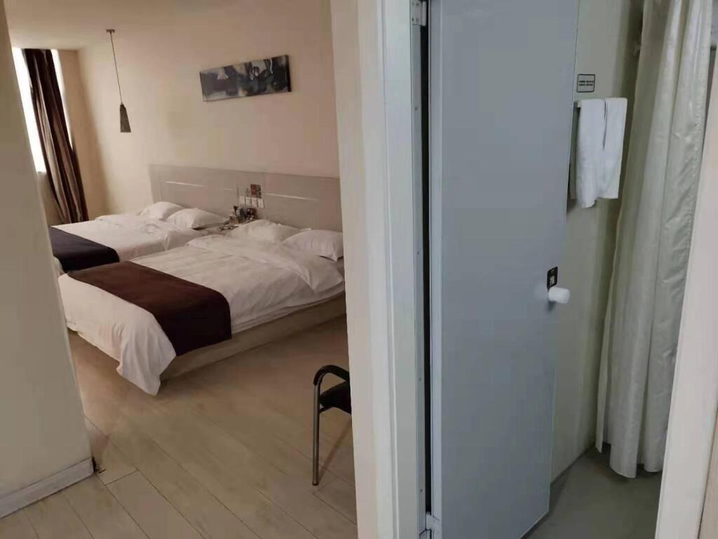 Тайчжоу: Thank Inn Plus Hotel Taixing Huangqiao Bus station