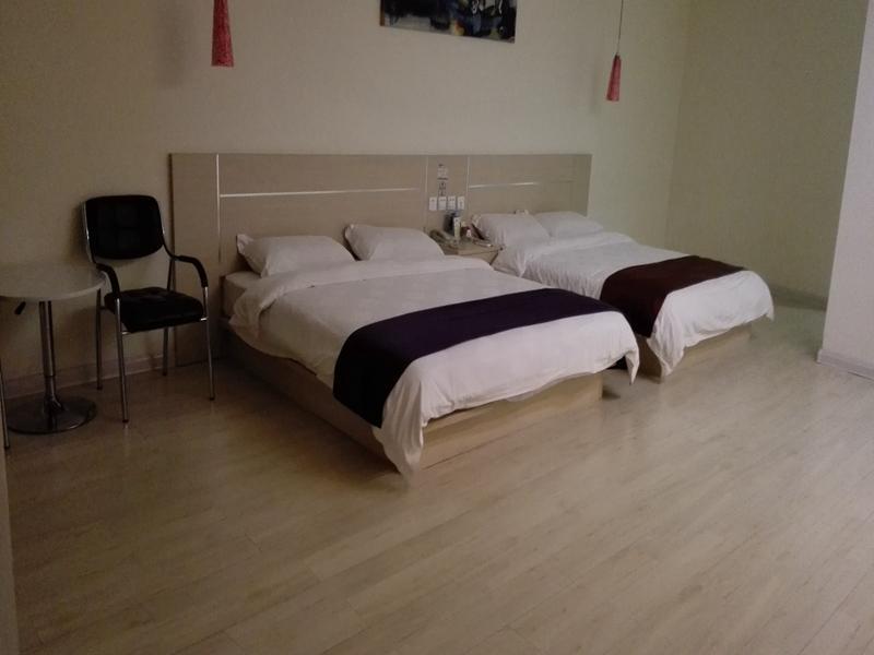 Тайчжоу: Thank Inn Plus Hotel Taixing Huangqiao Bus station
