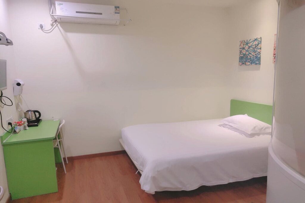 Шанхай: Shanghai Haiyou Hotel (Fengxian Huancheng East Road Subway Station)