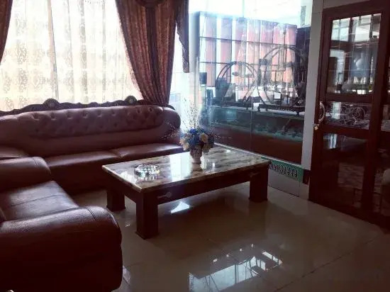Корла: Super 8 Hotel (Korla Tianshan West Road)