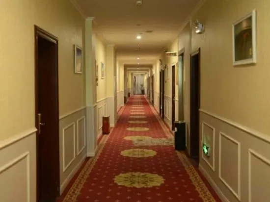 Корла: Super 8 Hotel (Korla Tianshan West Road)