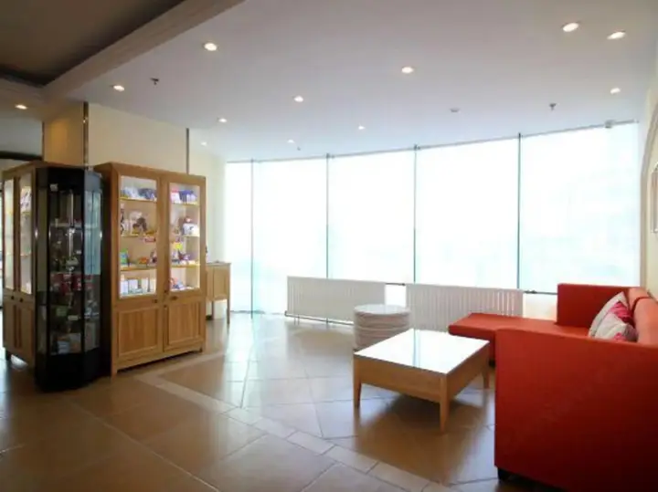 Яньтай: Homeinn Hotel (Yantai Fuhai Road Zhenhua)