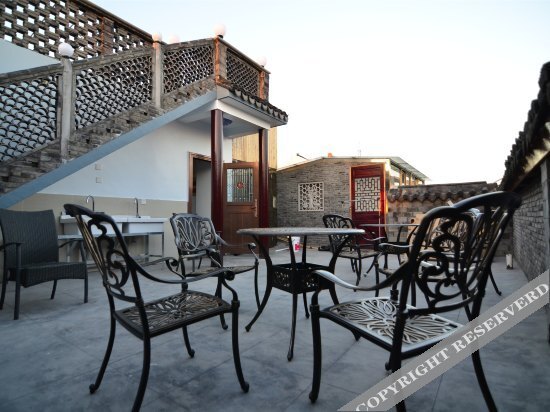 Шанхай: Xianjiang Inn