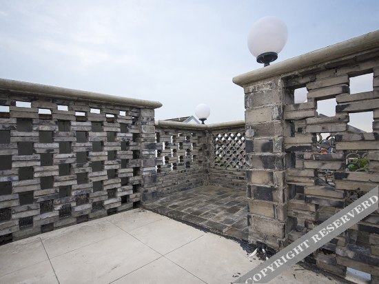 Шанхай: Xianjiang Inn
