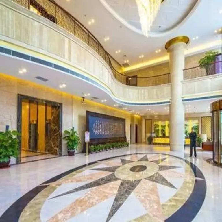 Хэфэй: 齐云山庄(合肥五一店)