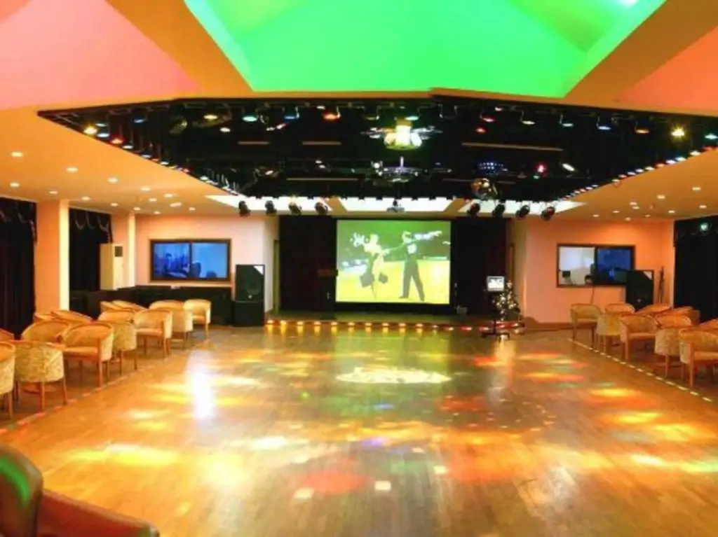 Шанхай: Binjiang Resort Center