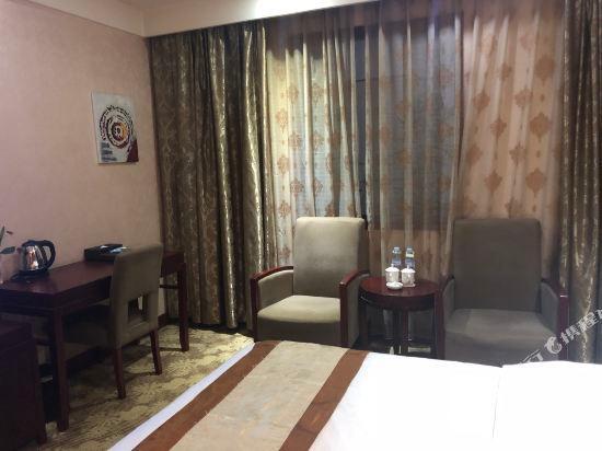 Лупаньшуй: Yuanhe Holiday Hotel