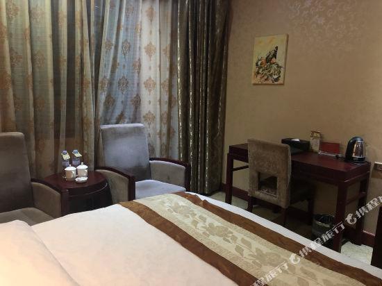 Лупаньшуй: Yuanhe Holiday Hotel