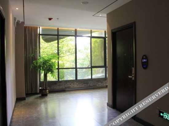 Longmen Shuidu Yangxin Valley Hot Spring Hotel — фото 1