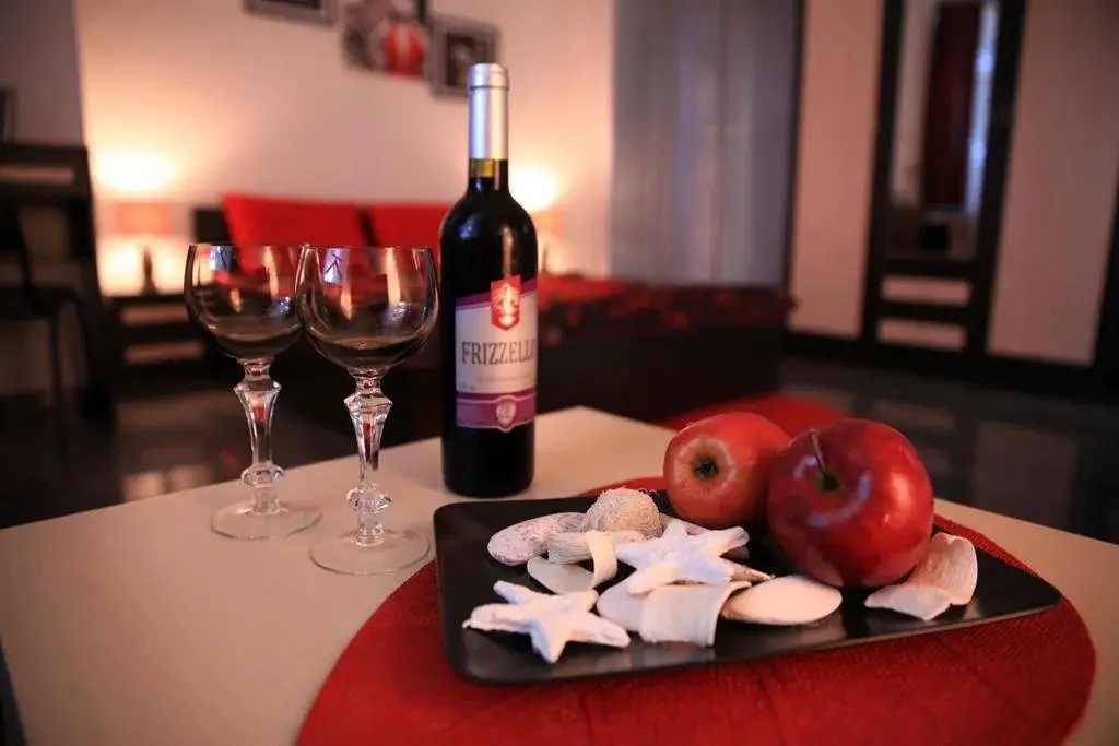 Москва: Home Slava White