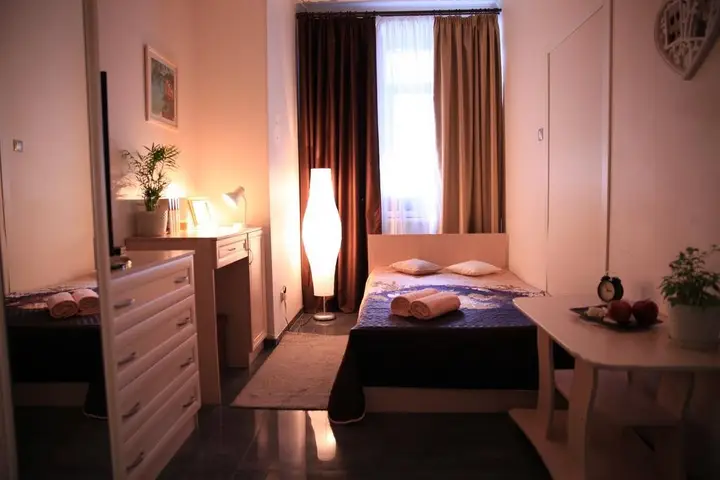 Москва: Home Slava White