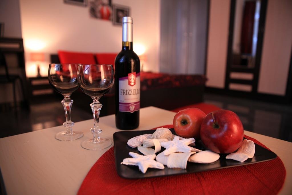 Москва: Home Slava White