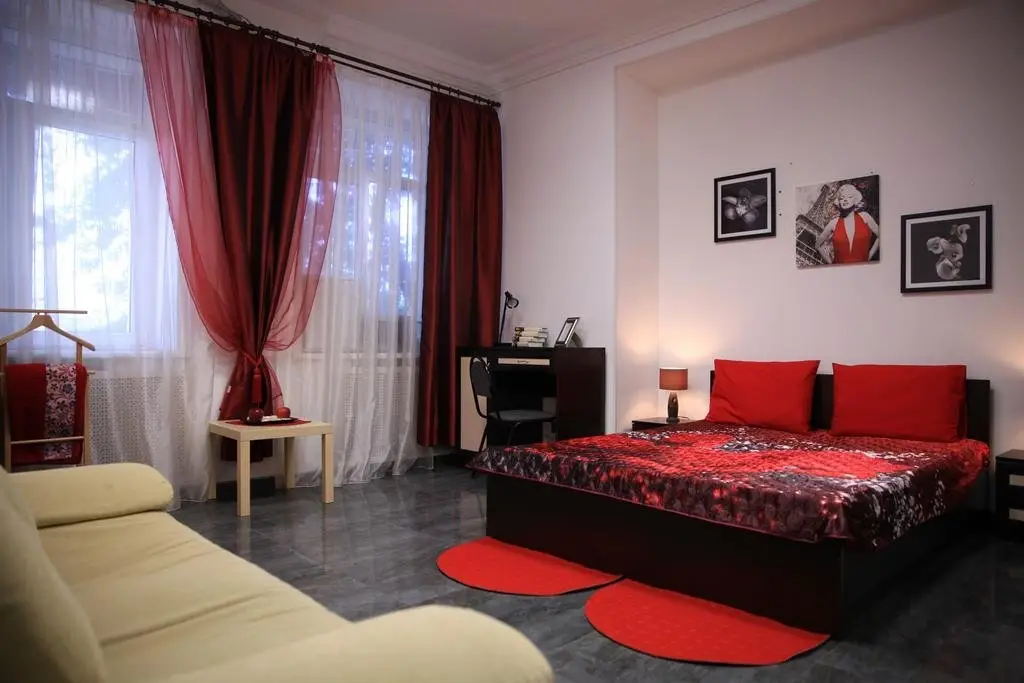 Москва: Home Slava White