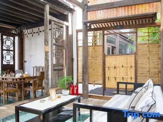 Баошань: Flora Hotel · Tengchong Burrow Tea Zen hotel (Tengchong Heshun Ancient Town Store)