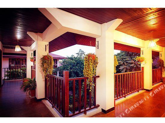 Цзинхун: Yuelai Inn