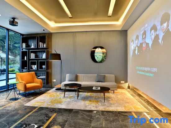 Хучжоу: Stream in Cloud Resort Hotel