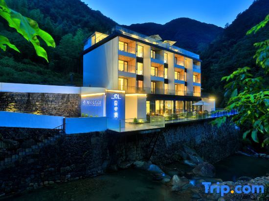 Хучжоу: Stream in Cloud Resort Hotel