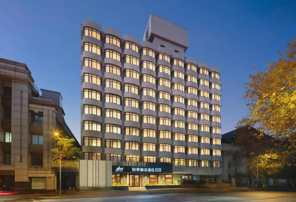 Чэнду: Home Inn Plus (Chengdu Sichuan University  )