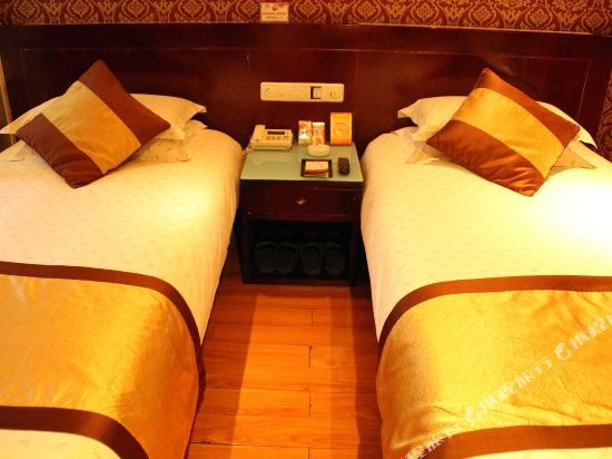 Иу: Jinding Hotel