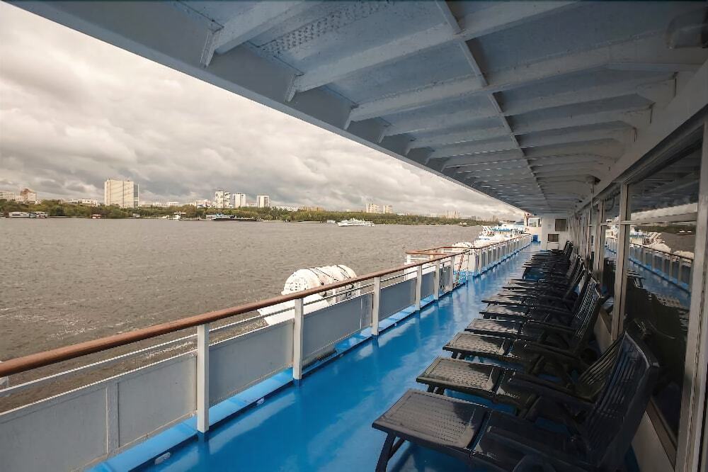 Москва: Hotel Flotel M.s. Radischev