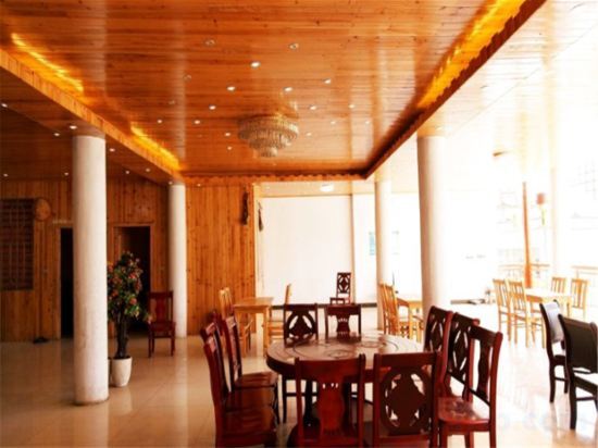 Эньши: Jomo Cultural Hotel (Enshi Canyon)