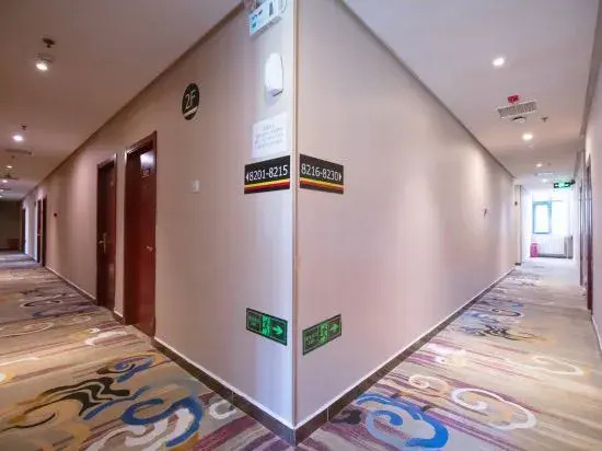 Пекин: Super 8 Hotel (Beijing Huilongguan East Street Subway Station)