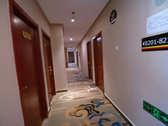 Пекин: Super 8 Hotel (Beijing Huilongguan East Street Subway Station)