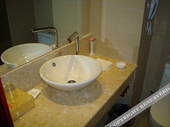 Голмуд: Qinggang Hotel