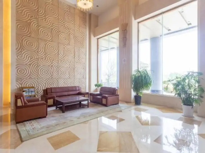 Линьи: Yinan Hotel (Zhisheng Hot Spring Resort No.2 Building)
