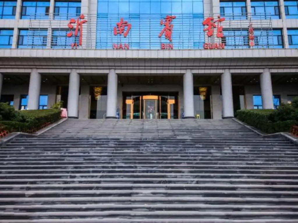 Линьи: Yinan Hotel (Zhisheng Hot Spring Resort No.2 Building)