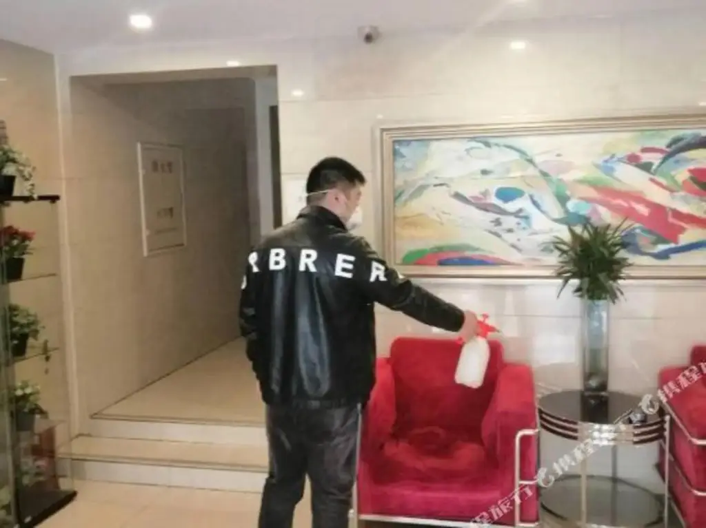 Далянь: Dehong Express Hotel (Dalian Harbour Plaza Subway Station)