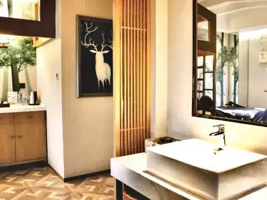 Шанхай: F&F Hotel