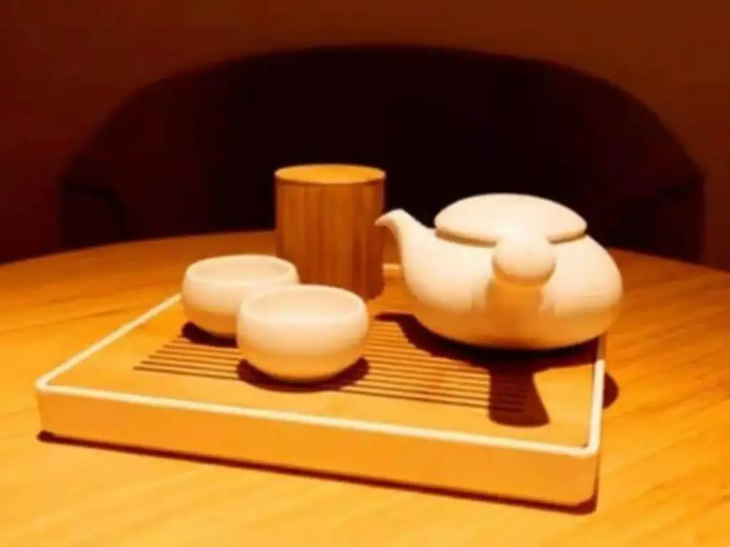 Нинбо: Four Seasons Qingteng Hotel (Ningbo South CBD Romon Universal City)