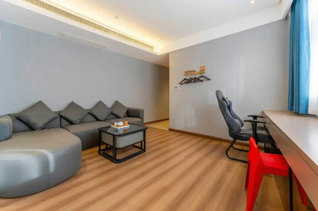 Нинбо: Four Seasons Qingteng Hotel (Ningbo South CBD Romon Universal City)