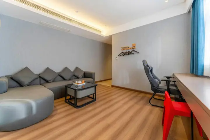 Нинбо: Four Seasons Qingteng Hotel (Ningbo South CBD Romon Universal City)