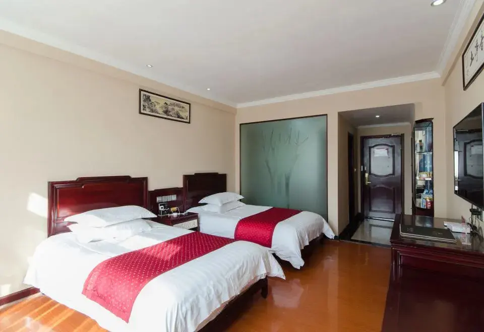 Баошань: Huacheng Hotel